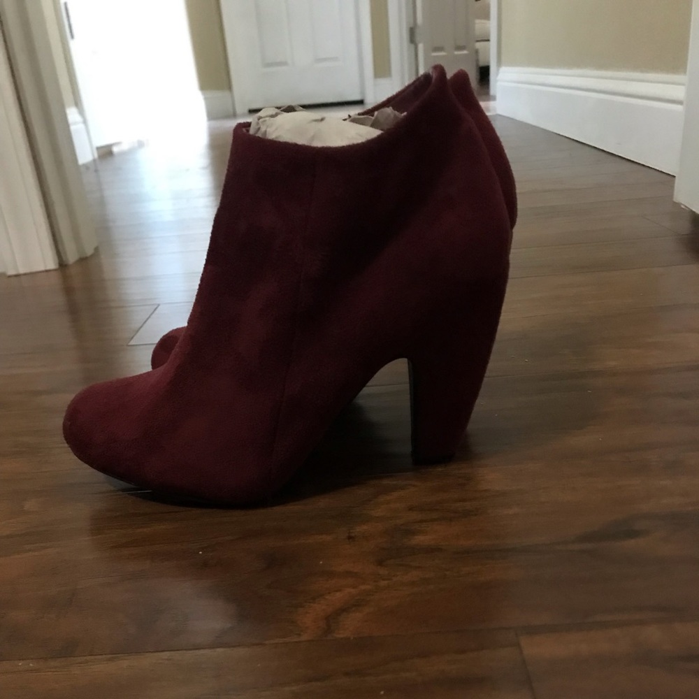Bamboo burgundy round toe booties